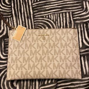 michael kors travel pouch/wristlet